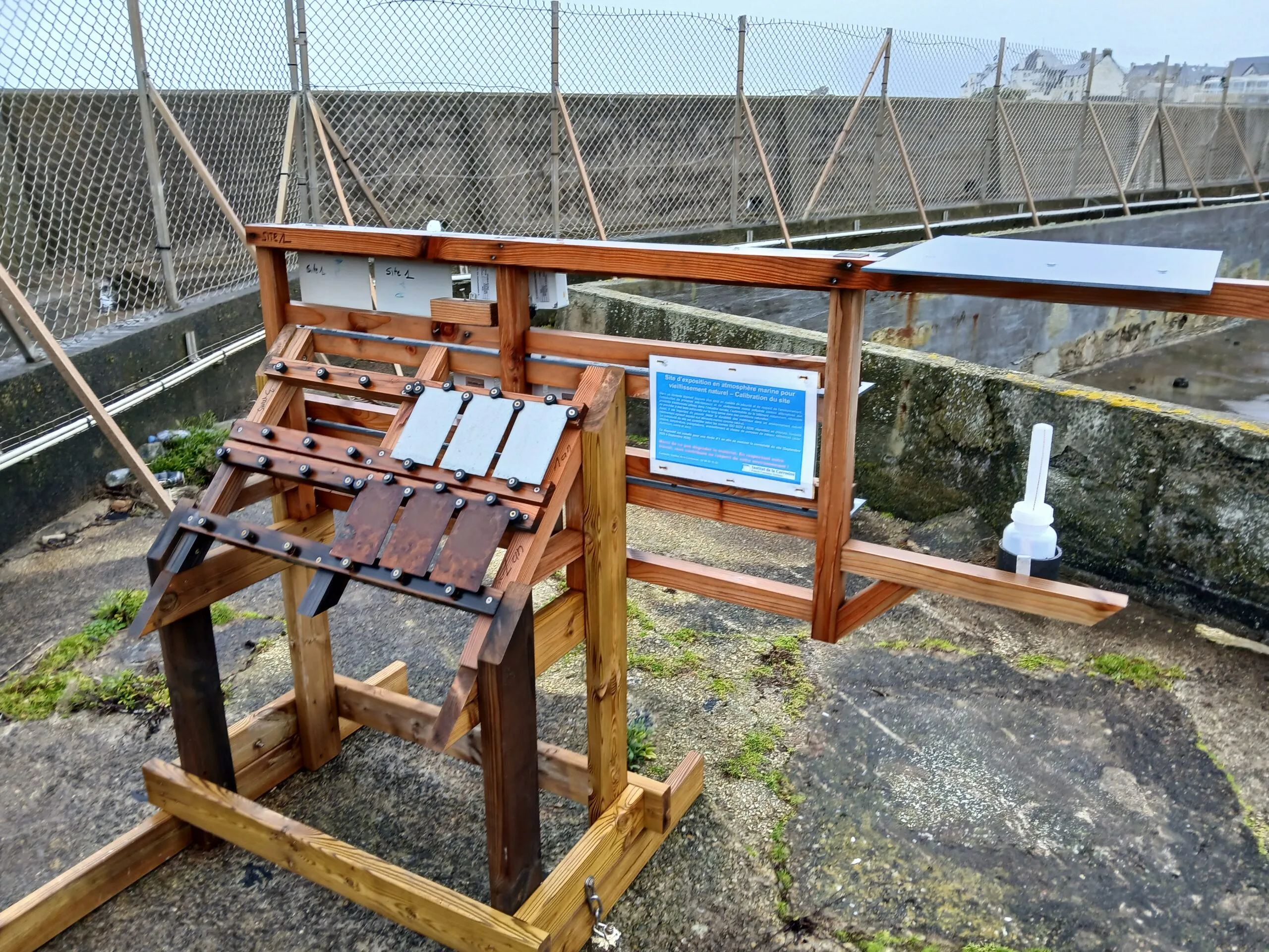 Corrosivity assessment at an atmospheric exposure site. Building industry corrosion